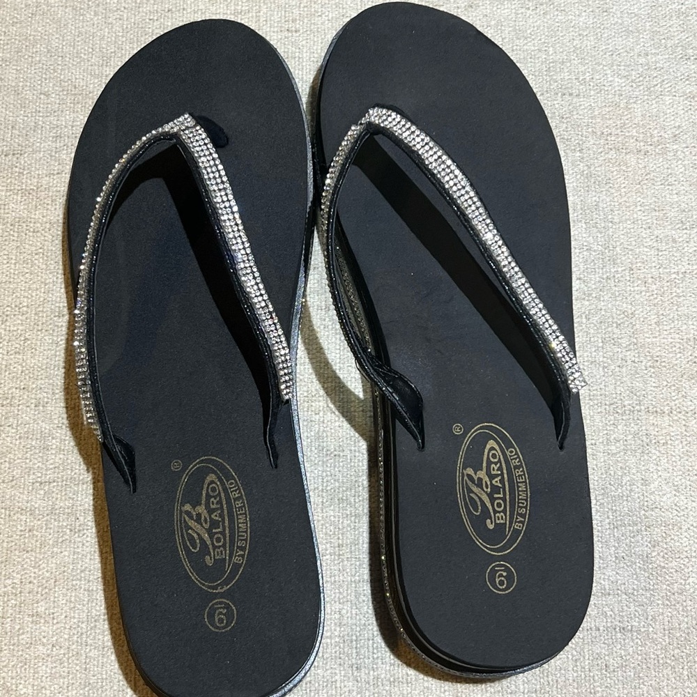 Bolaro Flip Flops Size 9 - Picture 5 of 8